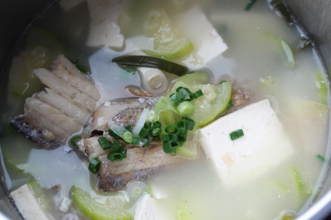 奶白鲫鱼豆腐汤|一条鱼最后的温柔