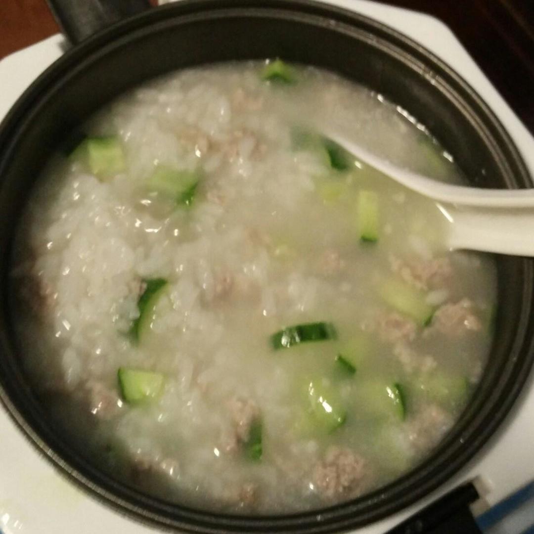 黄瓜肉末粥的做法