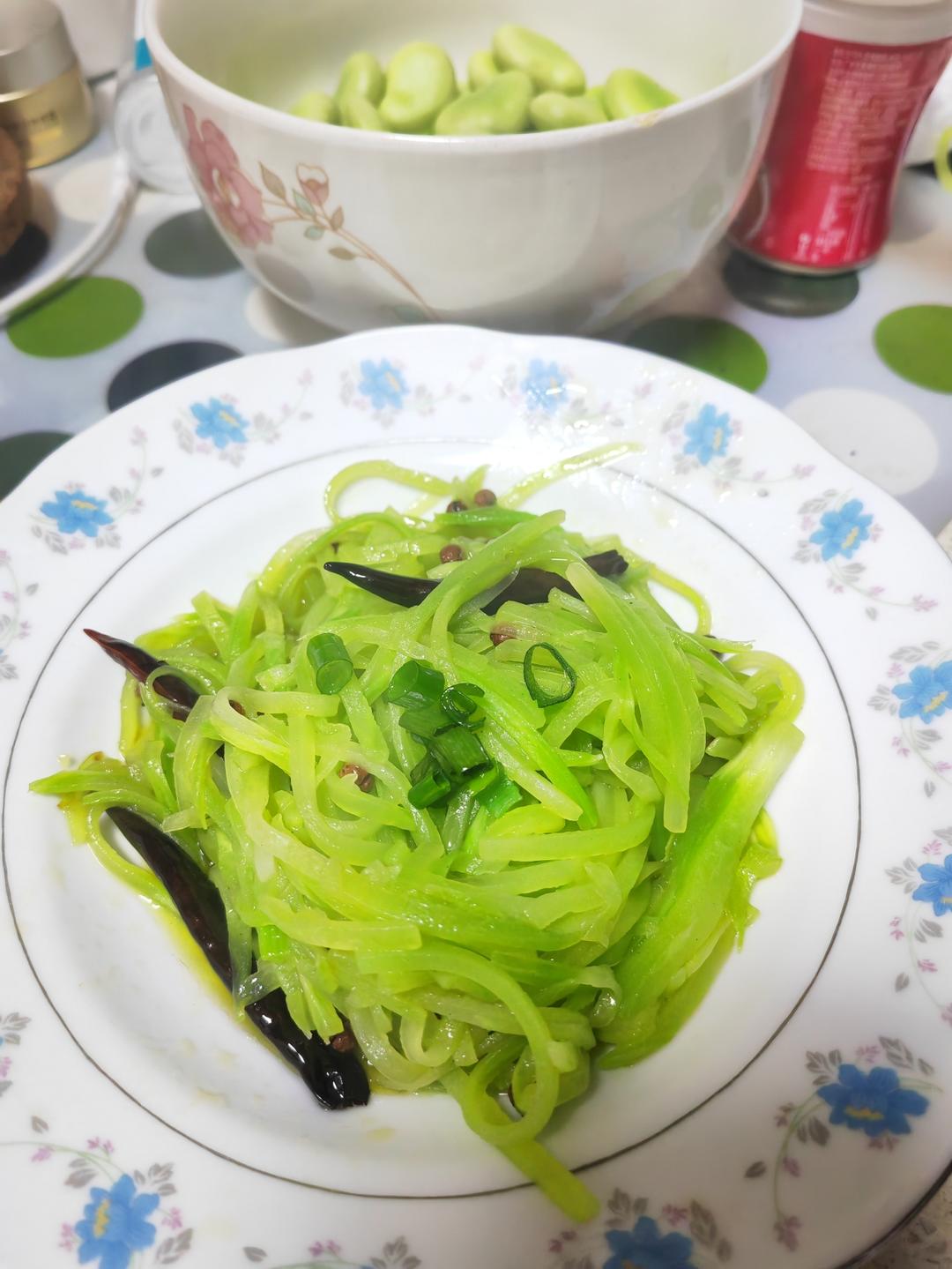 闭着眼睛都能做的炝炒莴笋