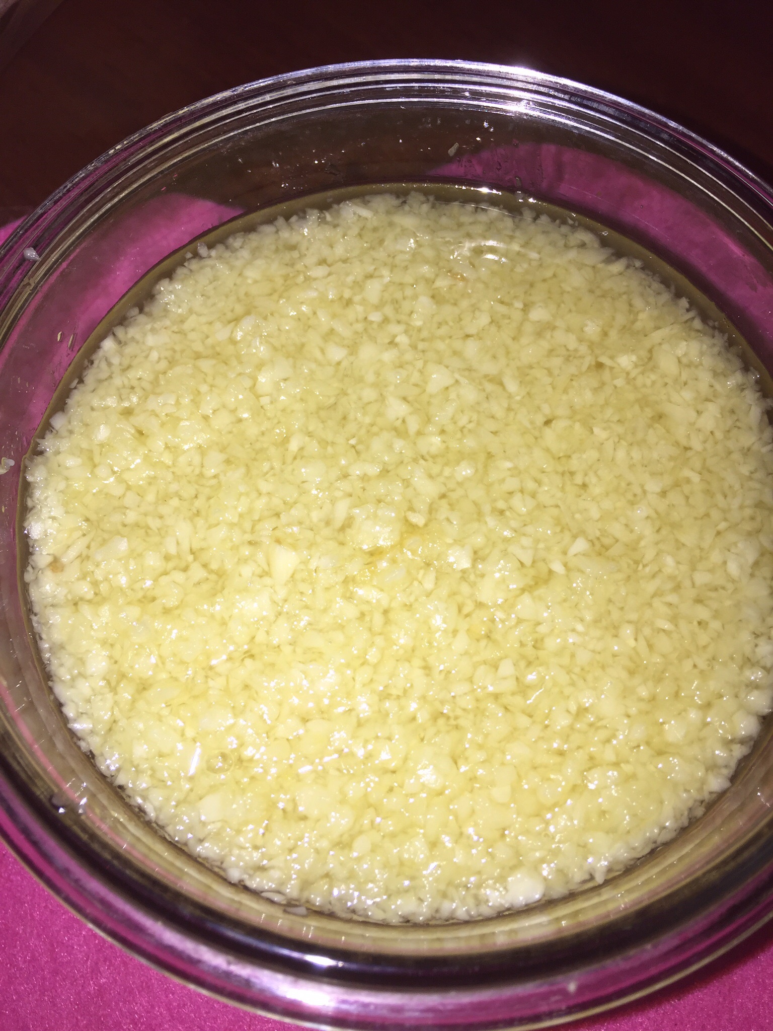 火锅店调料区必不可少的蒜茸