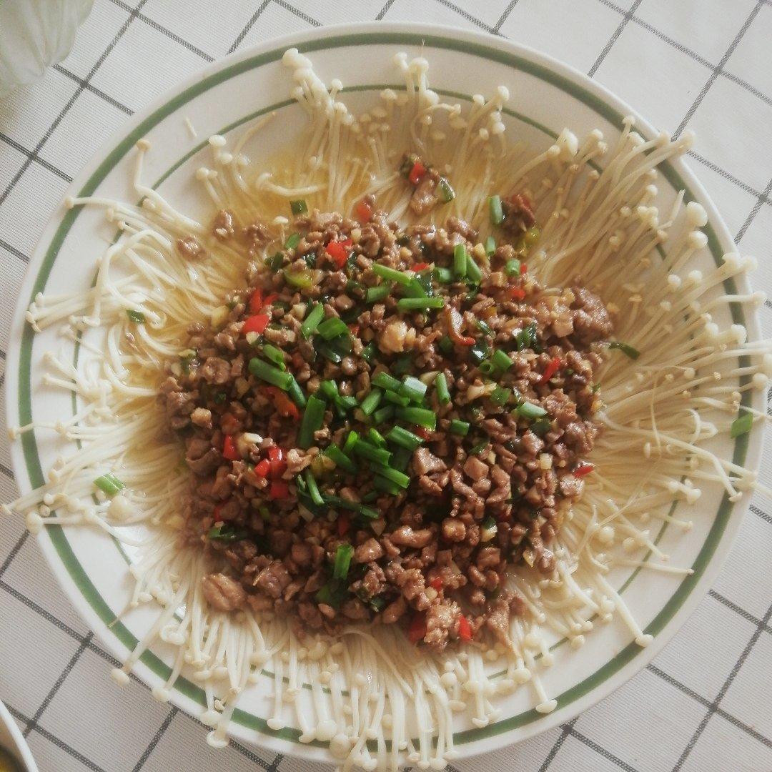 蒜蓉肉末浇金针菇