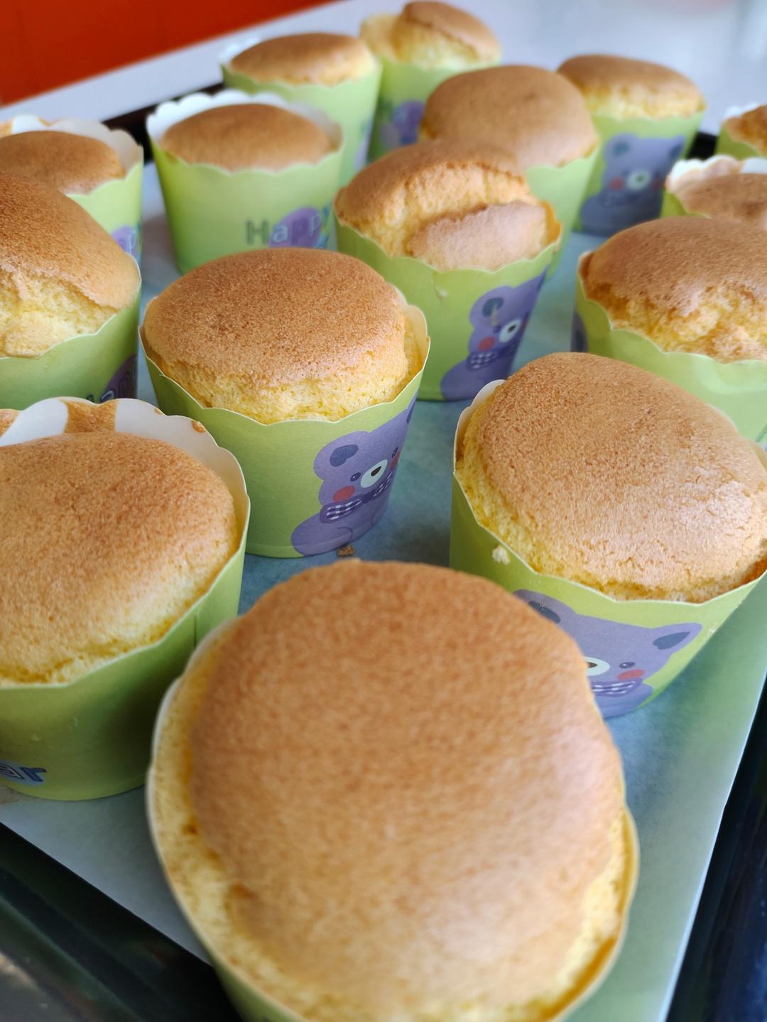 纸杯蛋糕（蔓越莓版可爱到爆）