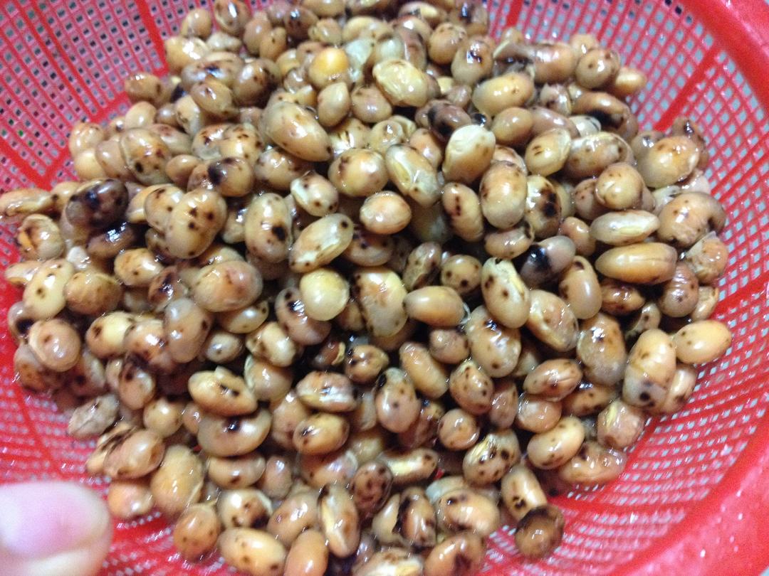 炒干黃豆的做法 步驟3