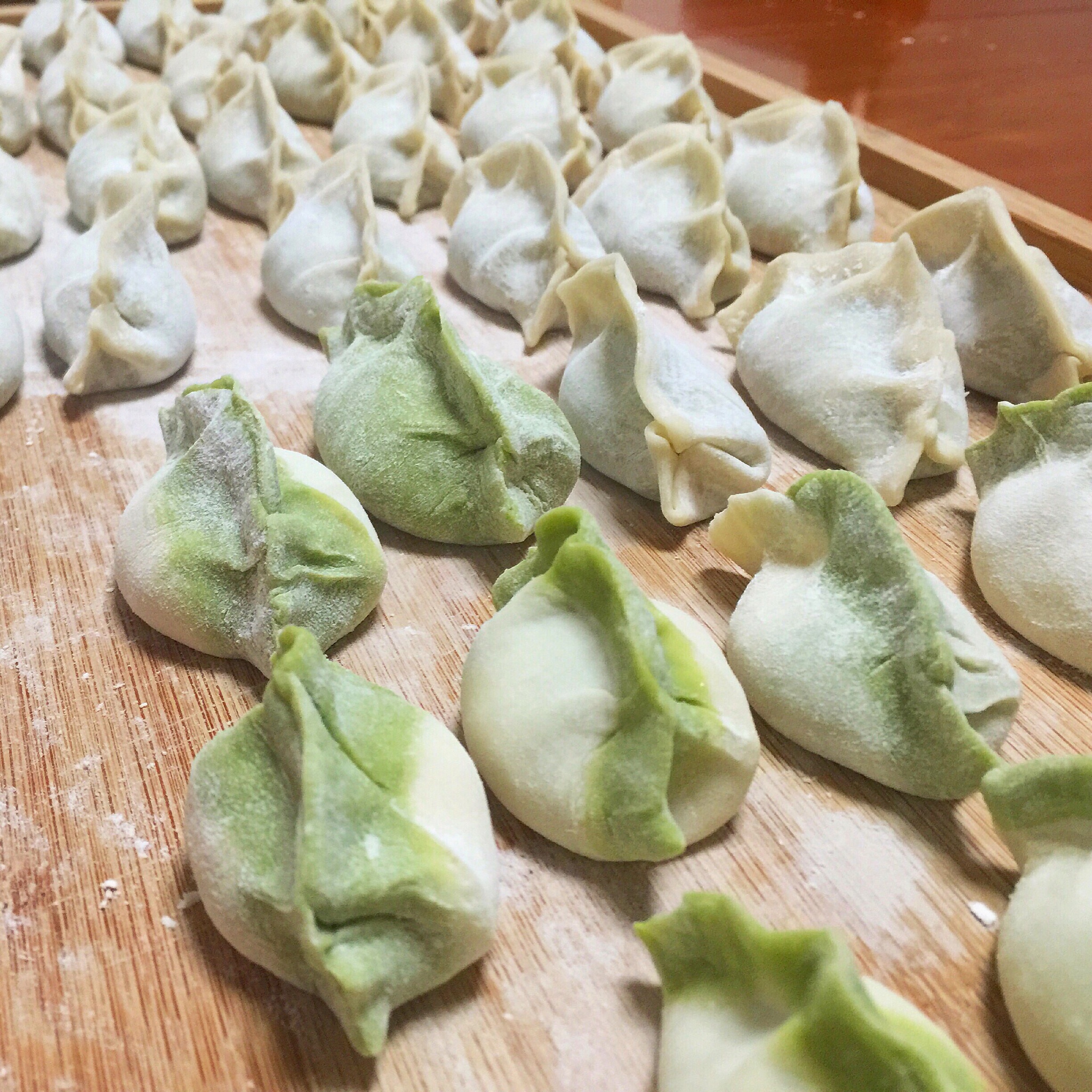 翡翠白玉白菜饺子详细版（附翡翠白玉白菜饺子包法，翡翠白玉饺子皮两种制法，面包机和面，翡翠白玉烧卖，各种馅料搭配）
