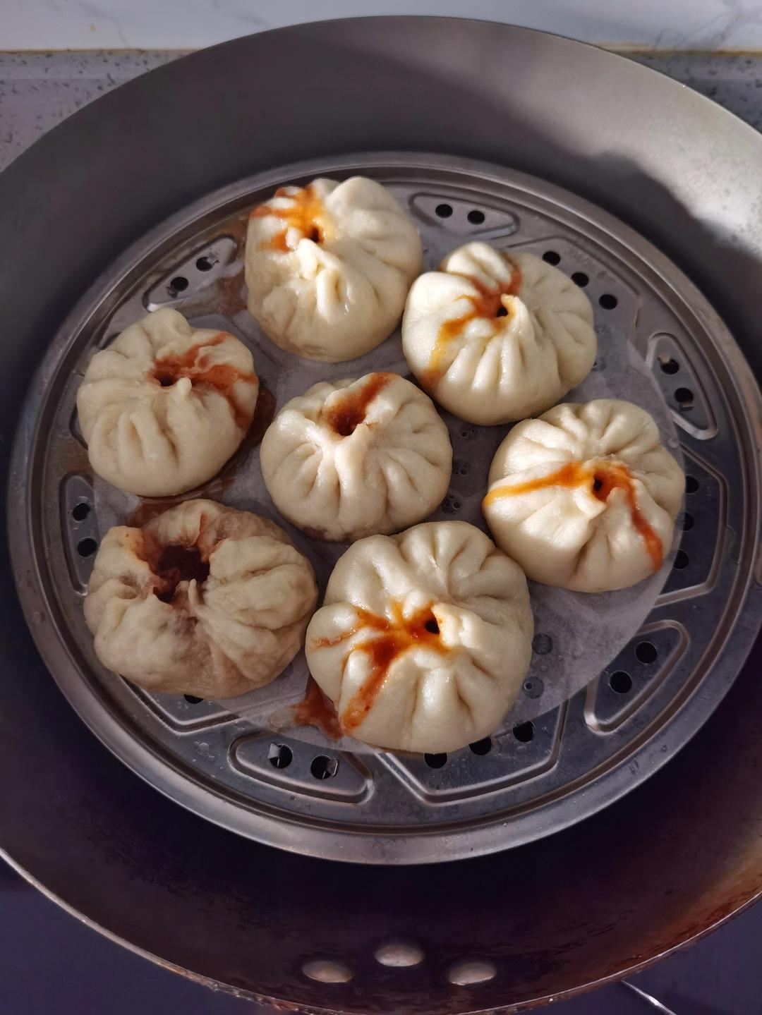 云朵般松软爆浆蜜汁叉烧包