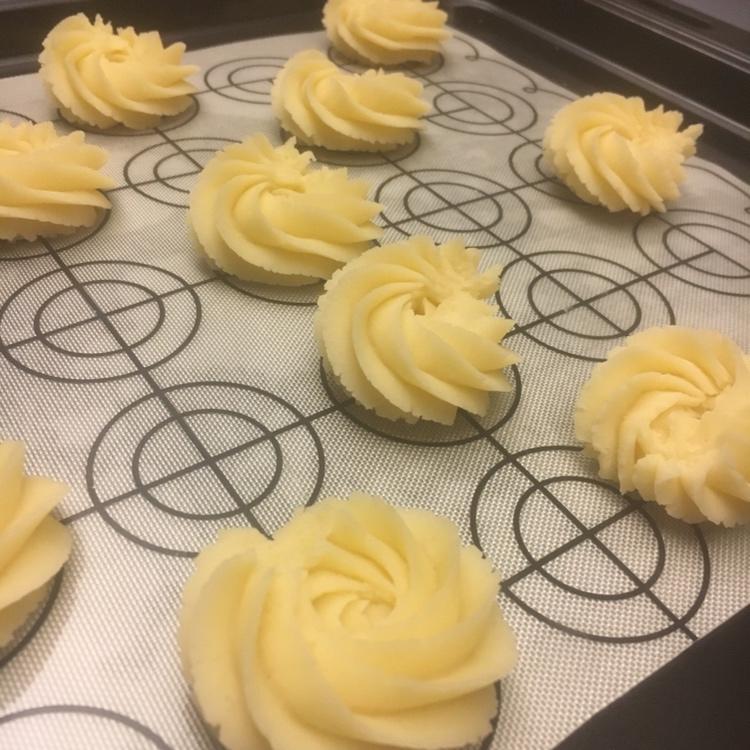 一抿即化酥到掉渣的珍妮曲奇云顶小花/烘焙视频饼干篇1