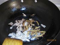 春笋花菇炒肉丝的做法 步骤3