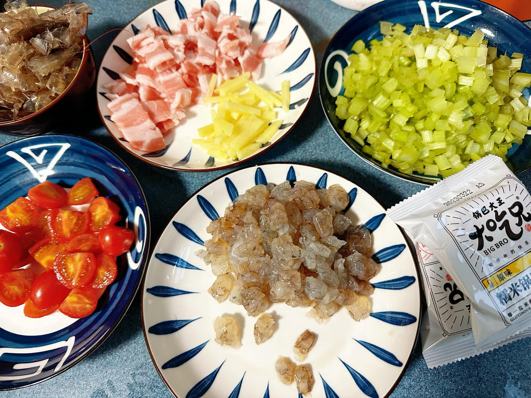 饭店里的海鲜汤泡饭