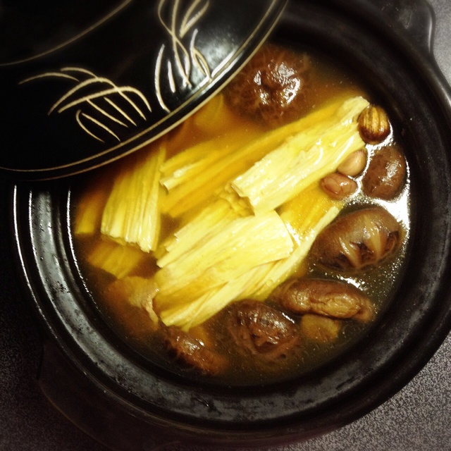 事儿多啤梨做的香菇腐竹瘦肉汤