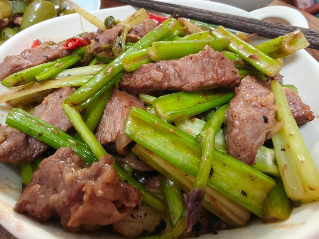 很嫩的小炒芹菜黄牛肉