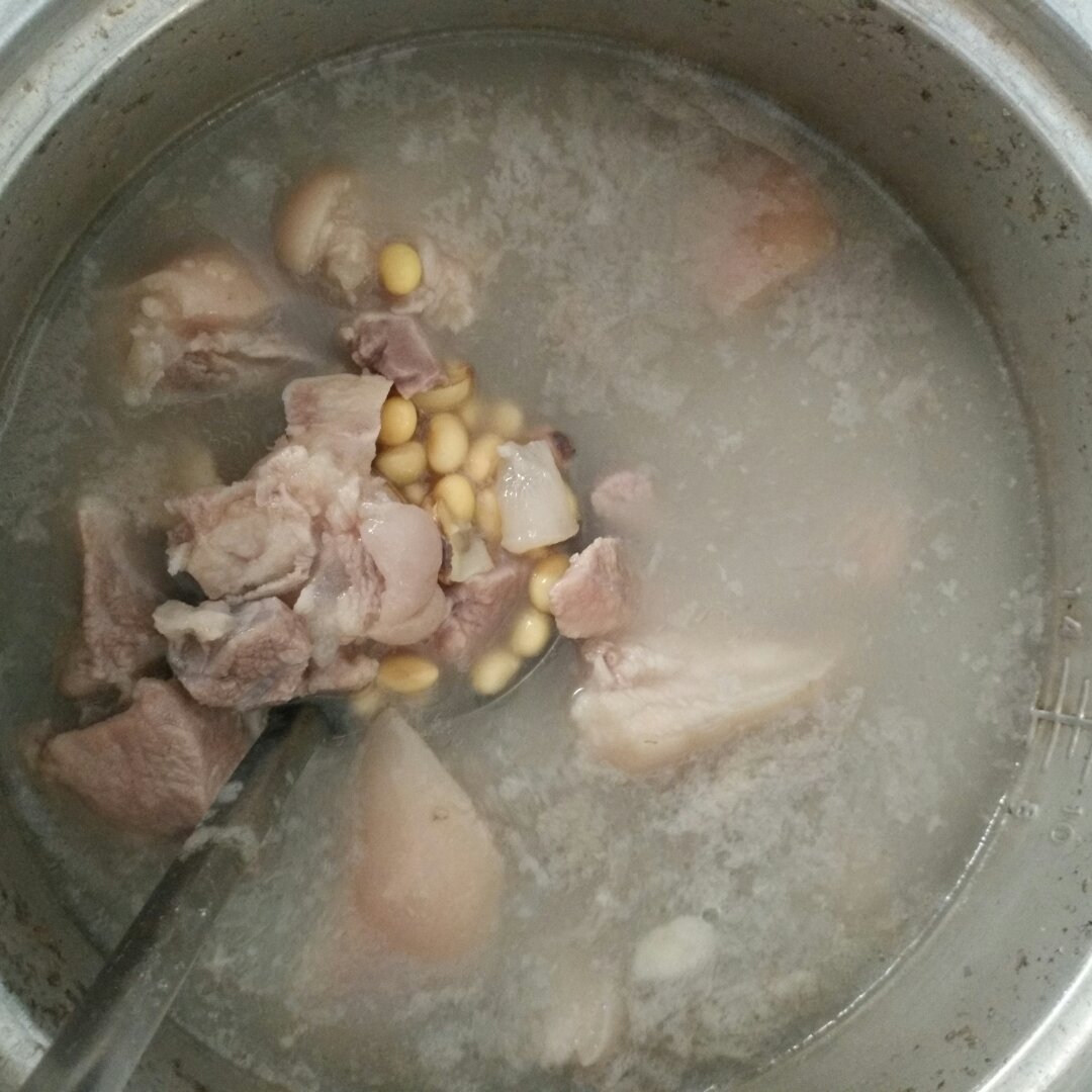 黄豆猪脚汤
