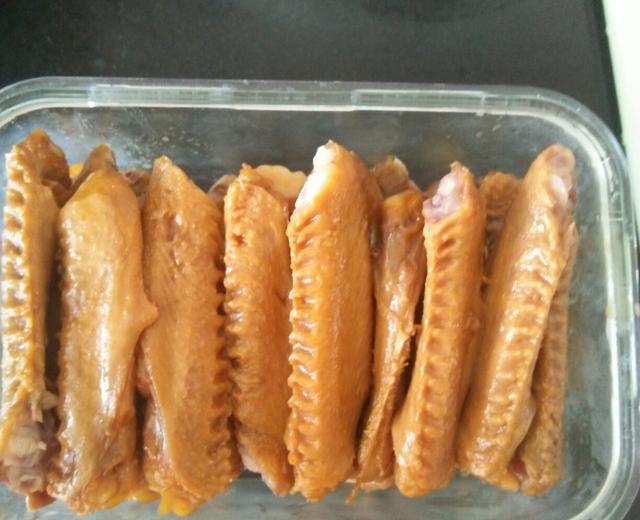 留夫鸭口味的五香鸭翅的做法