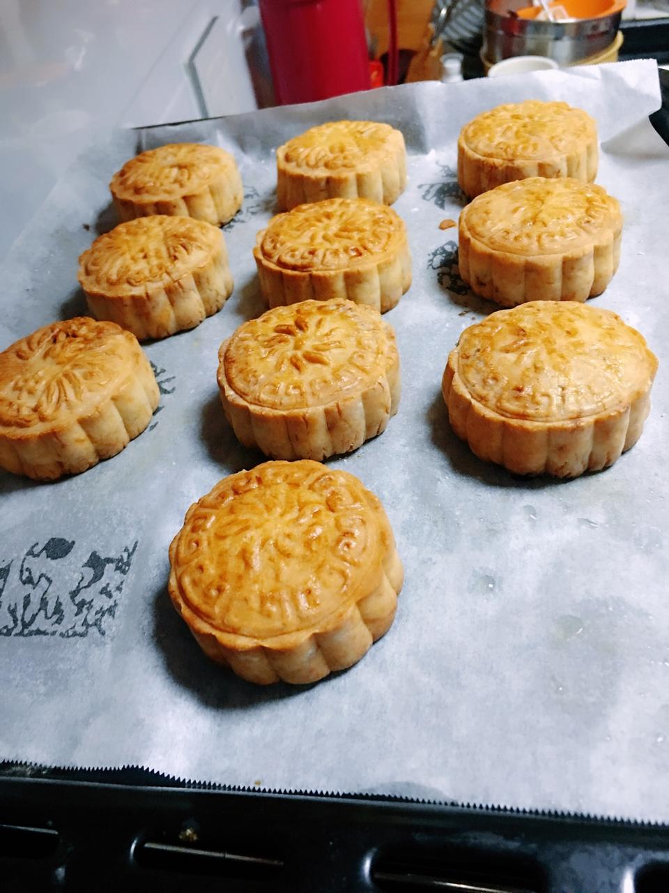 广式月饼—蛋黄莲蓉月饼