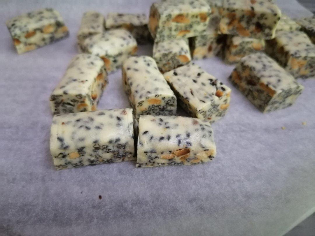 黑芝麻花生牛轧糖