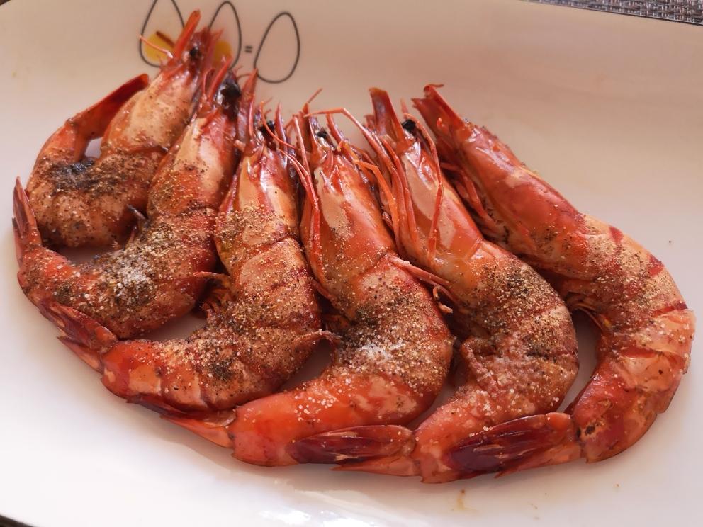 烤黑椒黑虎虾的做法