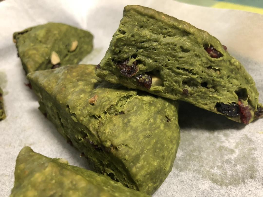 淡奶油抹茶蔓越莓司康（一款快速消耗淡奶油的方子）_(•̀ω•́ 」∠)_