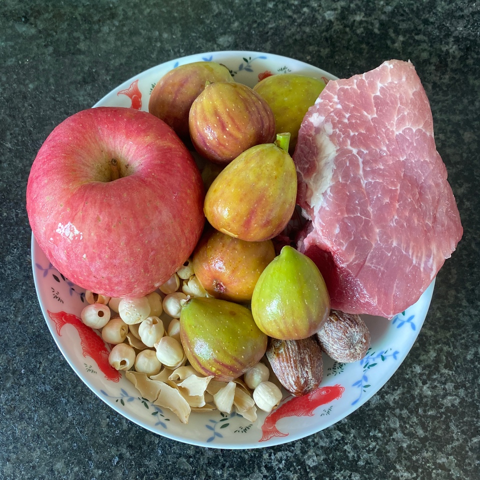 鲜无花果苹果瘦肉汤的做法