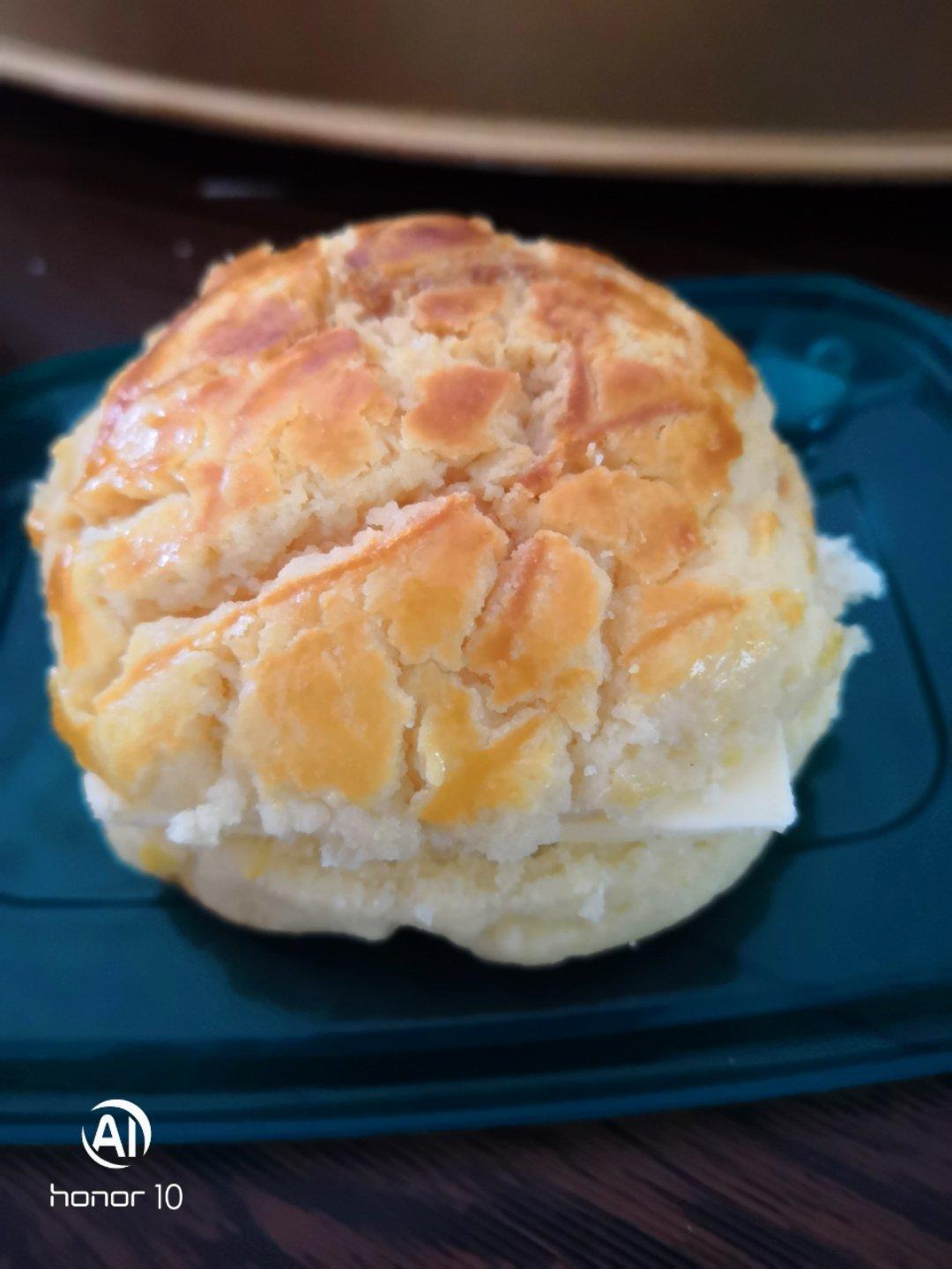 好吃到炸裂的港式菠萝包（附带制作酥皮的小视频）