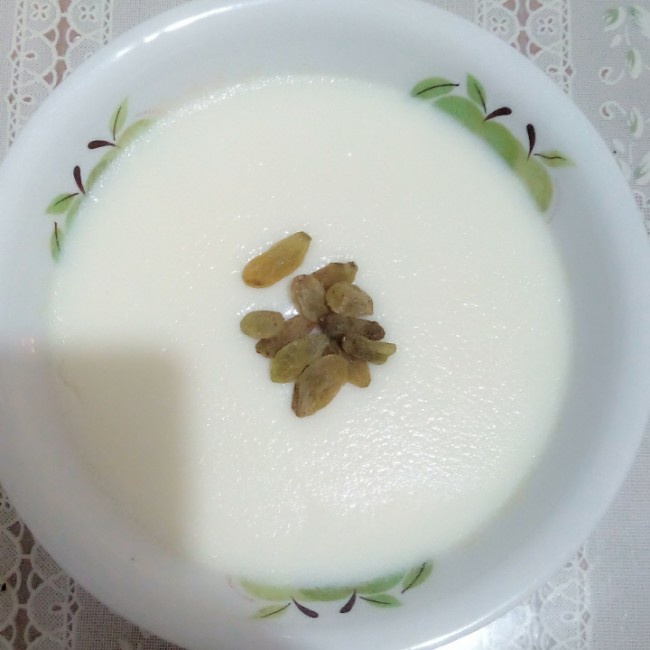 椰子果酱做的葡萄干双皮奶