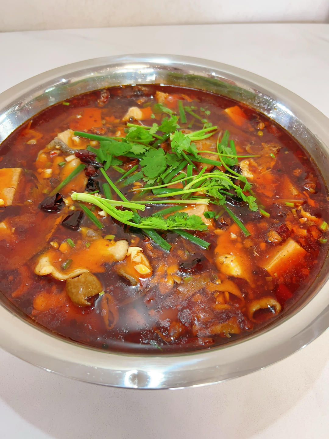 厨师长教你：川菜“酸菜水煮鱼”的家常做法，鱼片滑嫩，麻辣鲜香