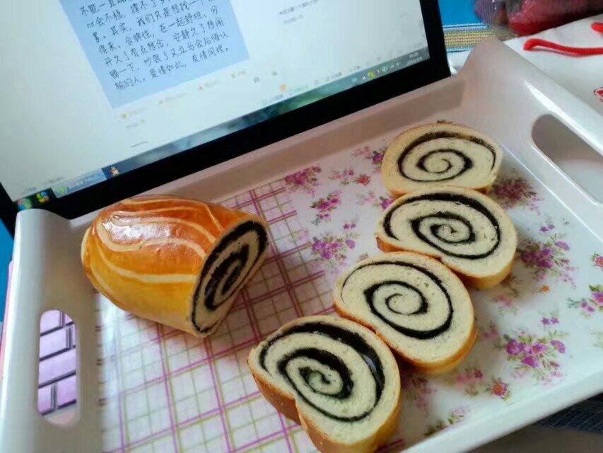 黑芝麻杉木面包卷