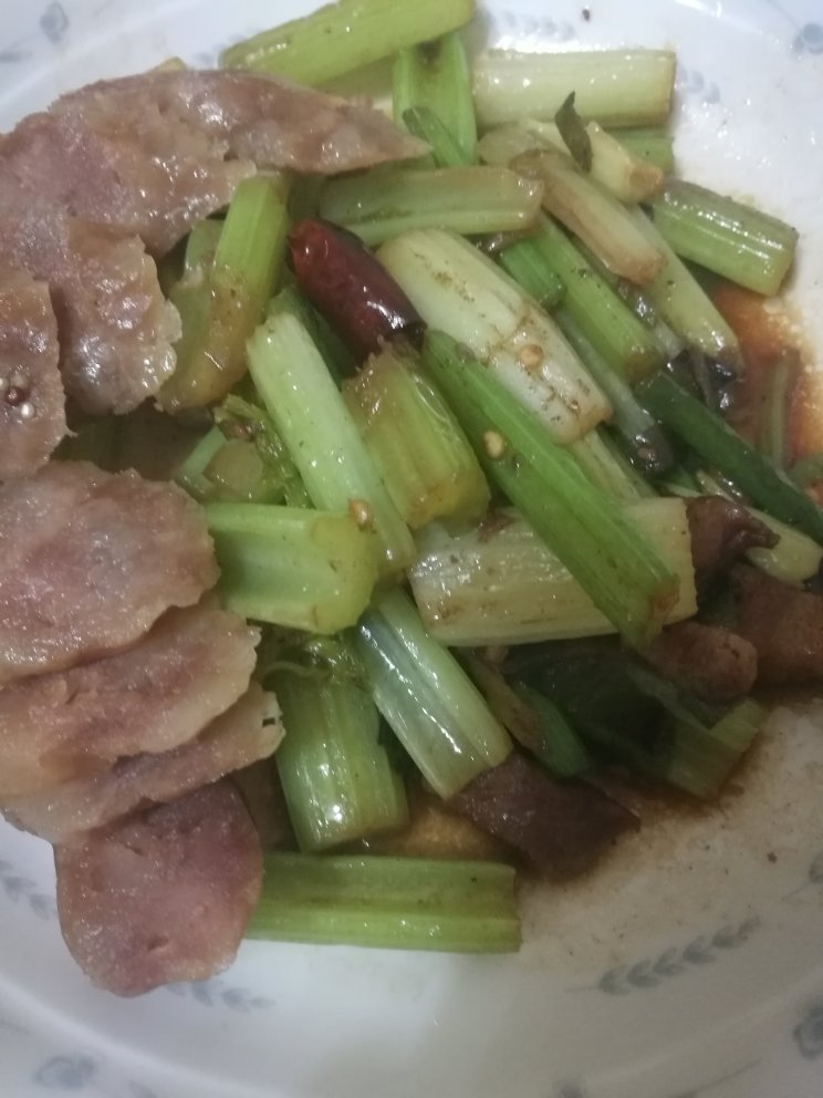 芹菜炒肉