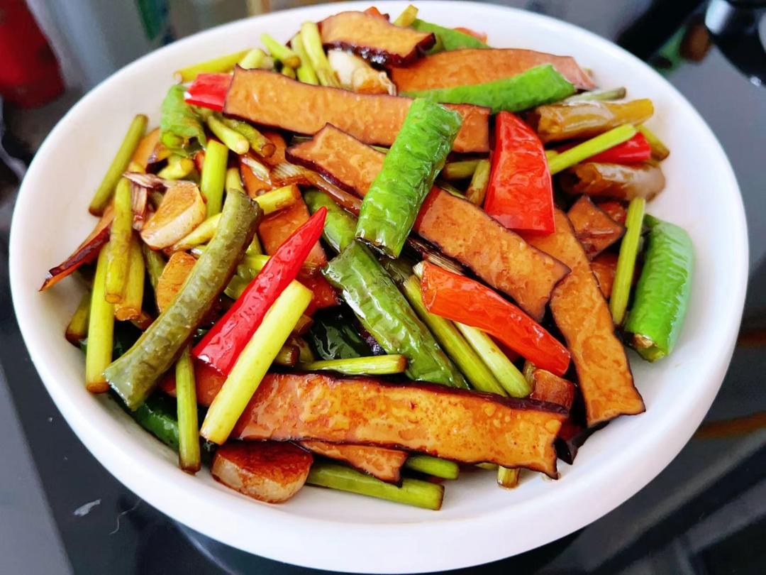 蒜苔炒腊豆干的做法