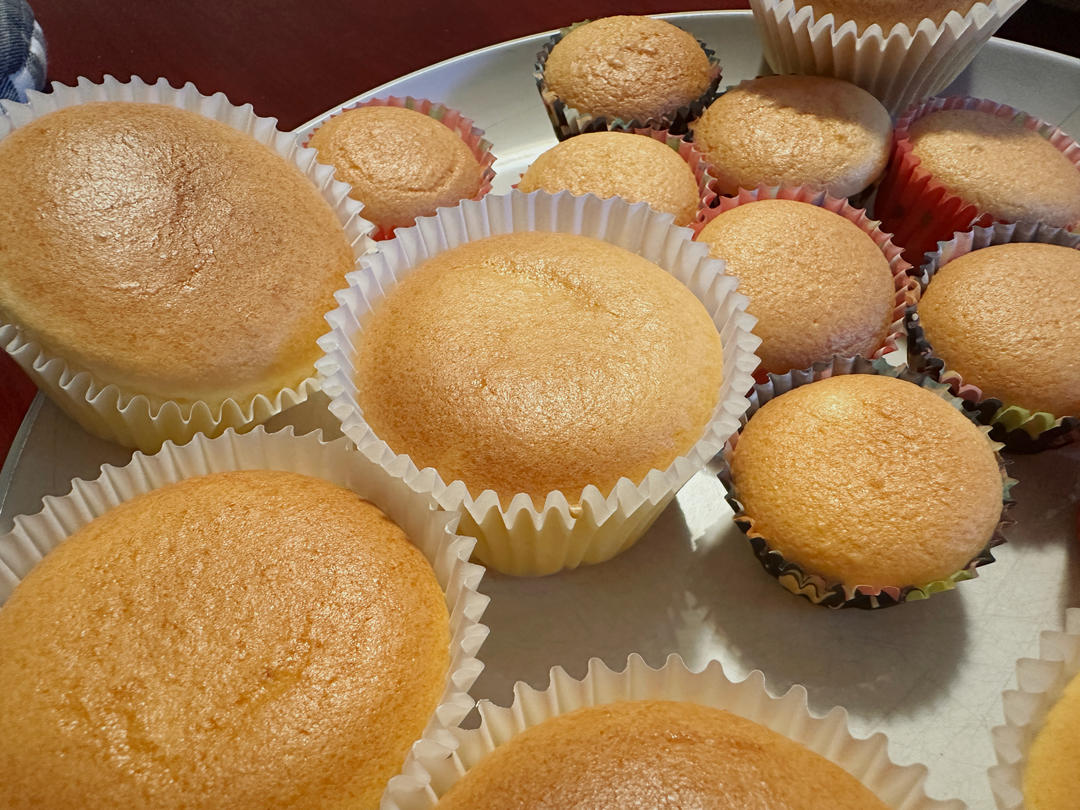 被小朋友疯狂喜爱的超简单奶酪杯子蛋糕~