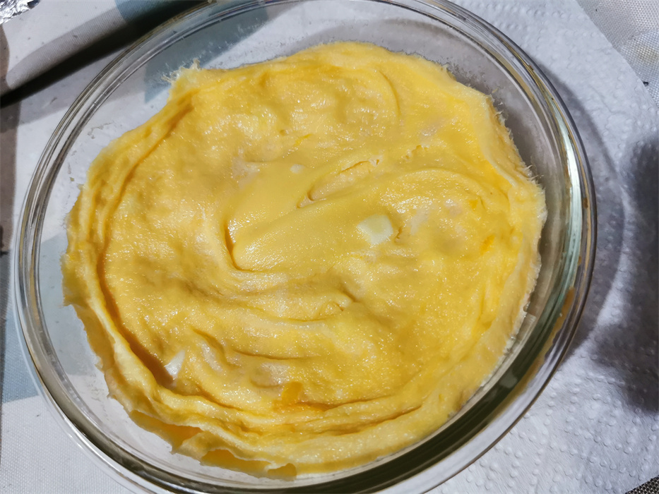 【生酮低碳】一个碗3分钟搞定奶油炖蛋的做法 步骤3