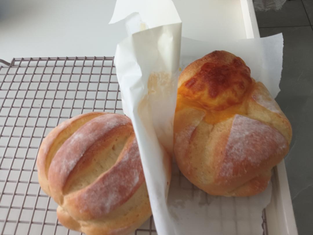 像吃海绵蛋糕的双倍特浓牛奶哈斯