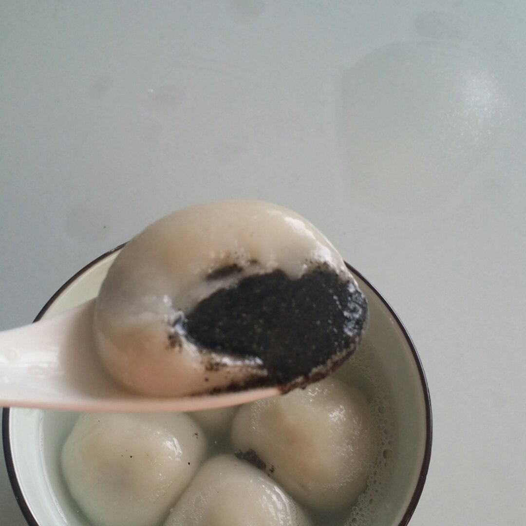 黑芝麻汤圆