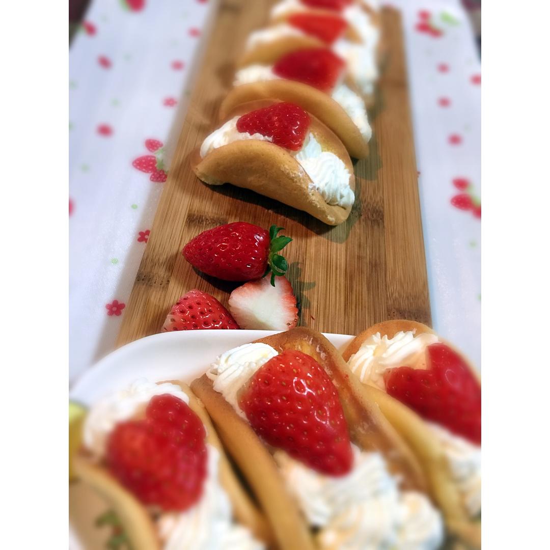 韩国最热门的甜品店Le Bread Lab的草莓蛋糕卷