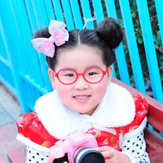 自一彤