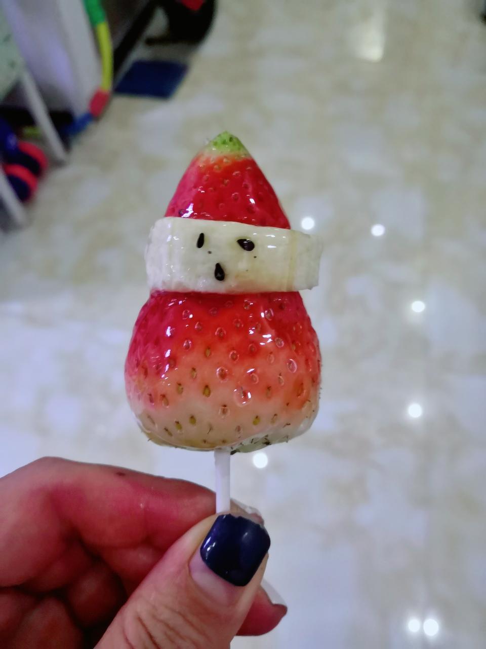 草莓圣诞老人的做法