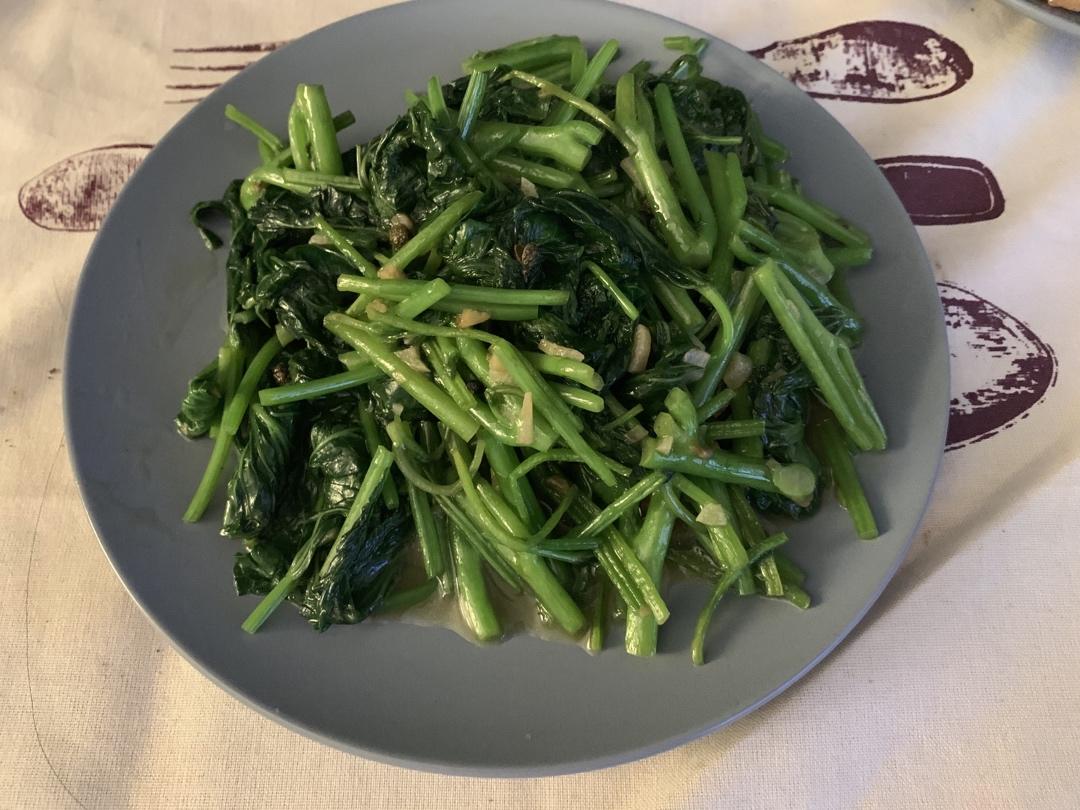 蒜蓉炒红薯叶