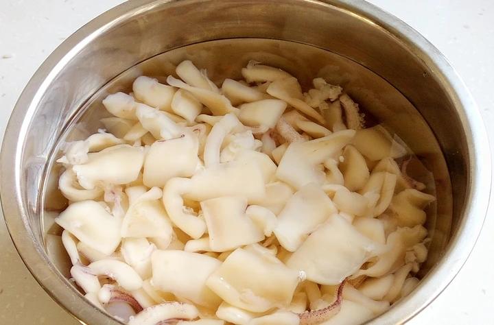 详细的干鱿鱼泡发过程