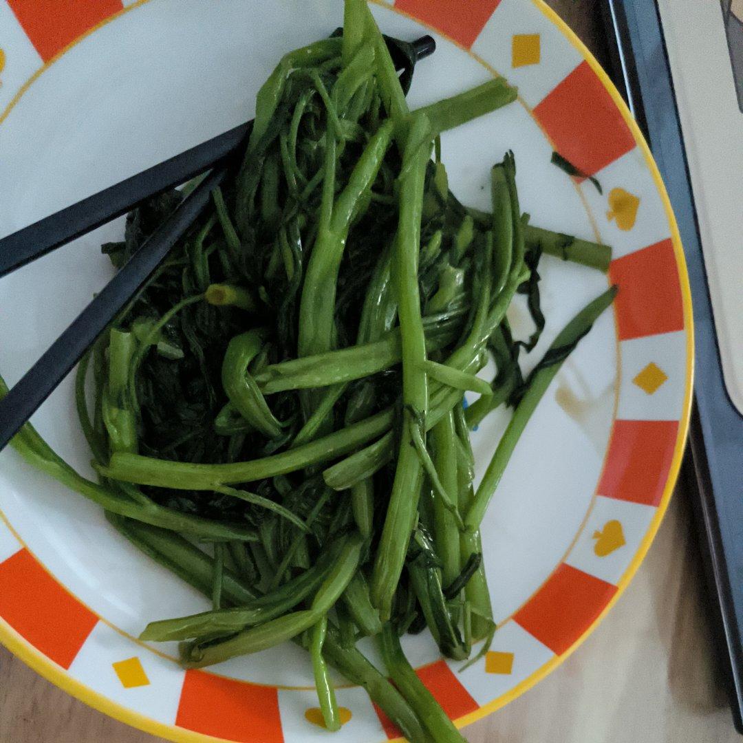 爆炒耗油空心菜