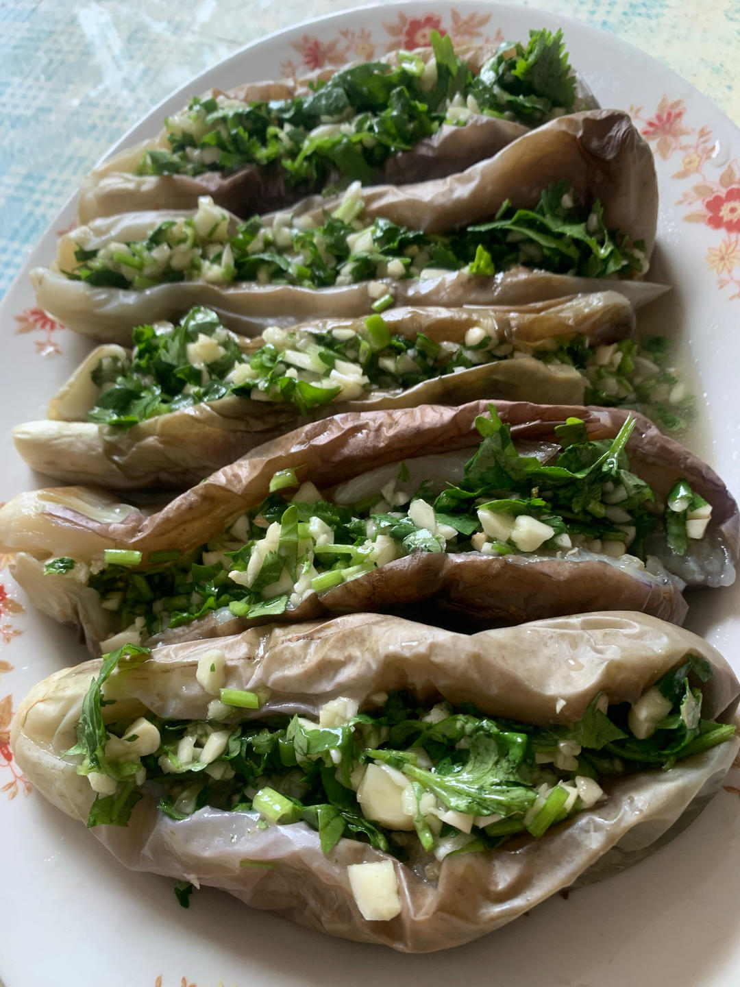 蒜茄子，只加蒜、盐和香菜味道最好。