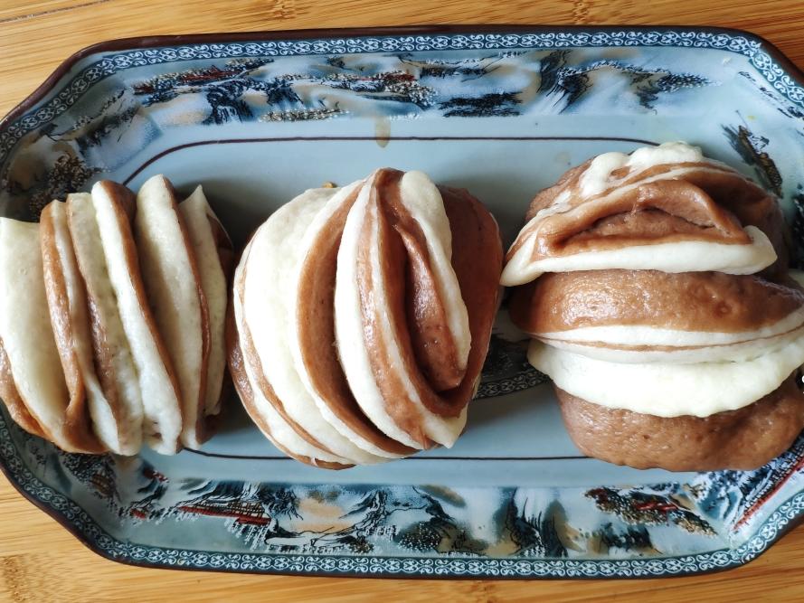 巧克力双色花卷的做法