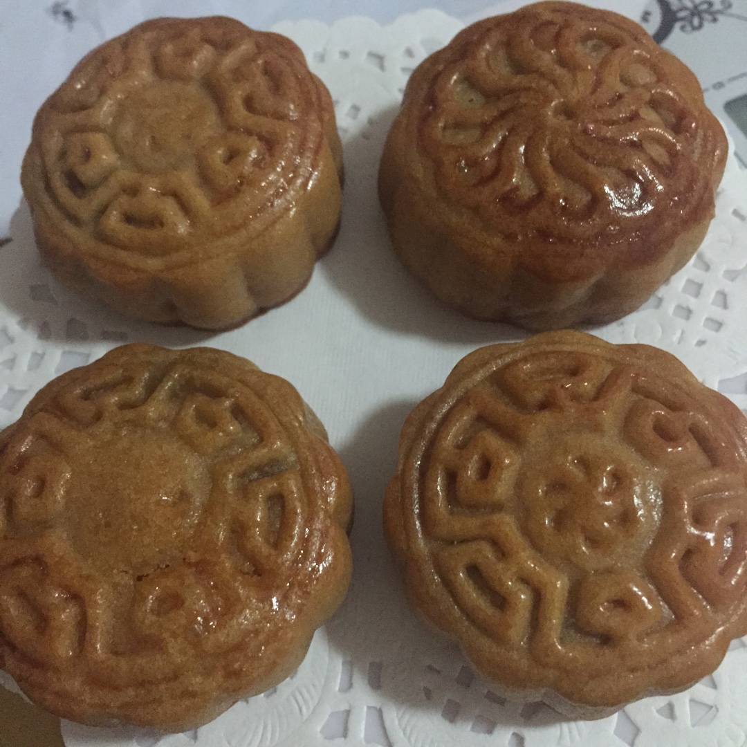广式月饼——蛋黄莲蓉月饼
