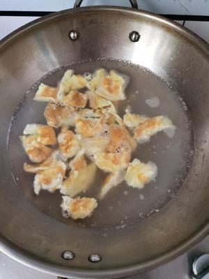 青菜鸡蛋加肠面的做法 步骤2