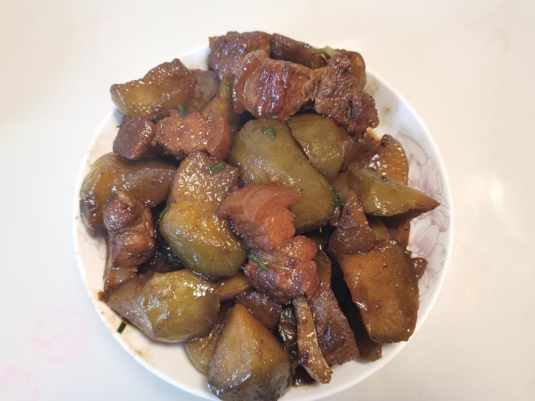 家常萝卜烧肉