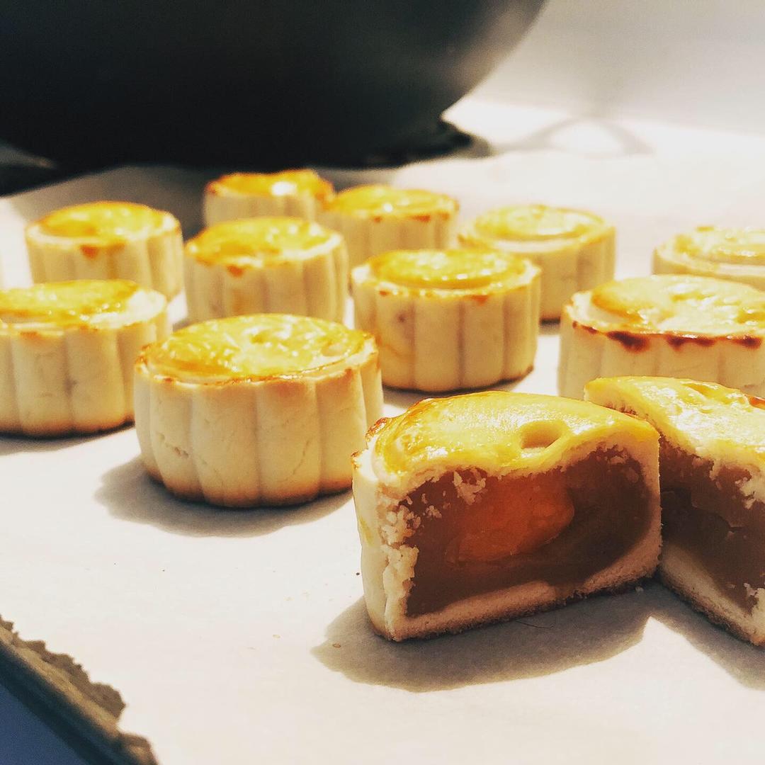 广式 蛋黄莲蓉月饼