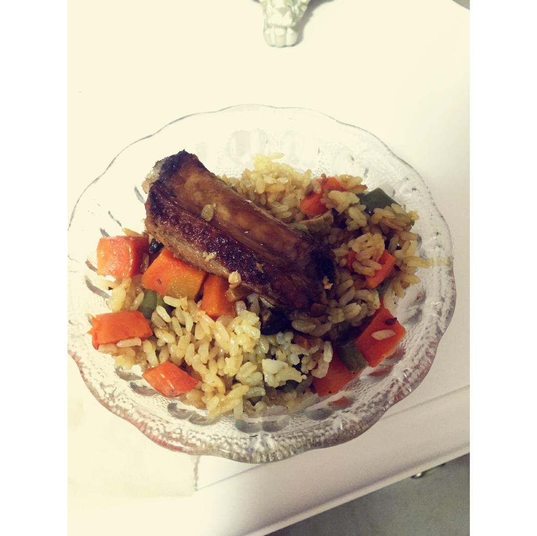 喷香排骨焖饭（爆好吃）