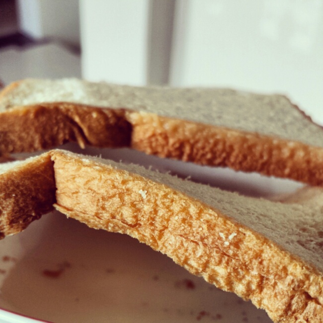 李哈后做的微波炉面包干