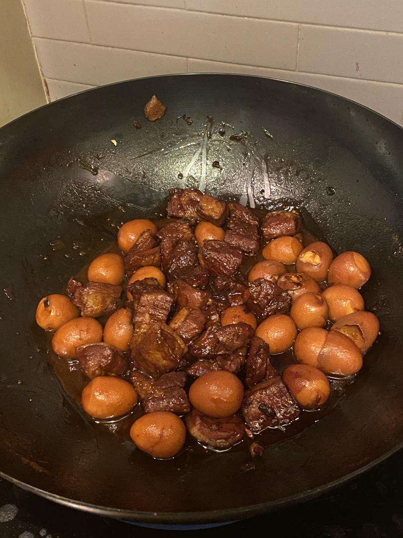 加了鹌鹑蛋后，这盘红烧肉，美味的逆天啦——鹌鹑蛋烧肉（孔瑶食谱）