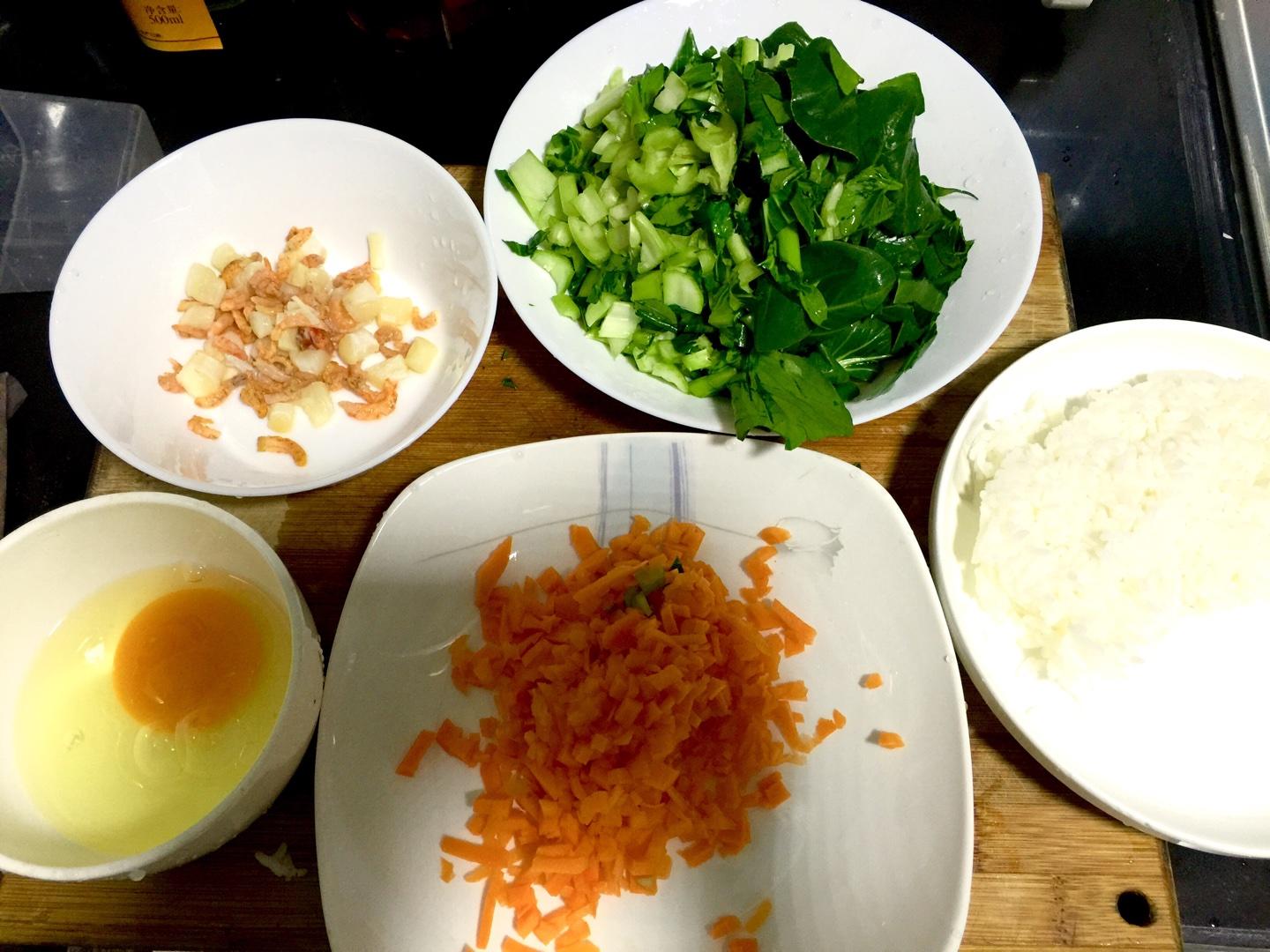 海鲜蔬菜蛋炒饭的做法 步骤1