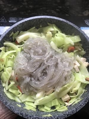 包菜鸡胸肉炒粉丝的做法 步骤7