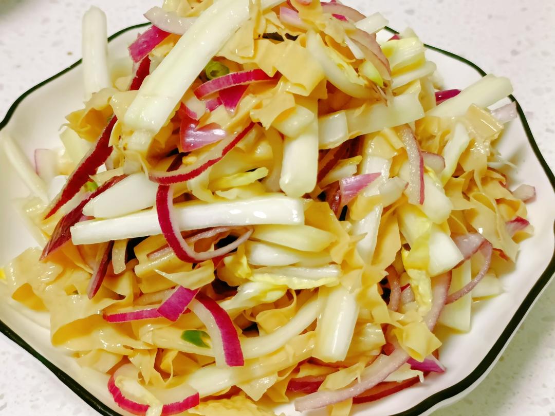 酸辣爽口的白菜帮拌人造肉的做法