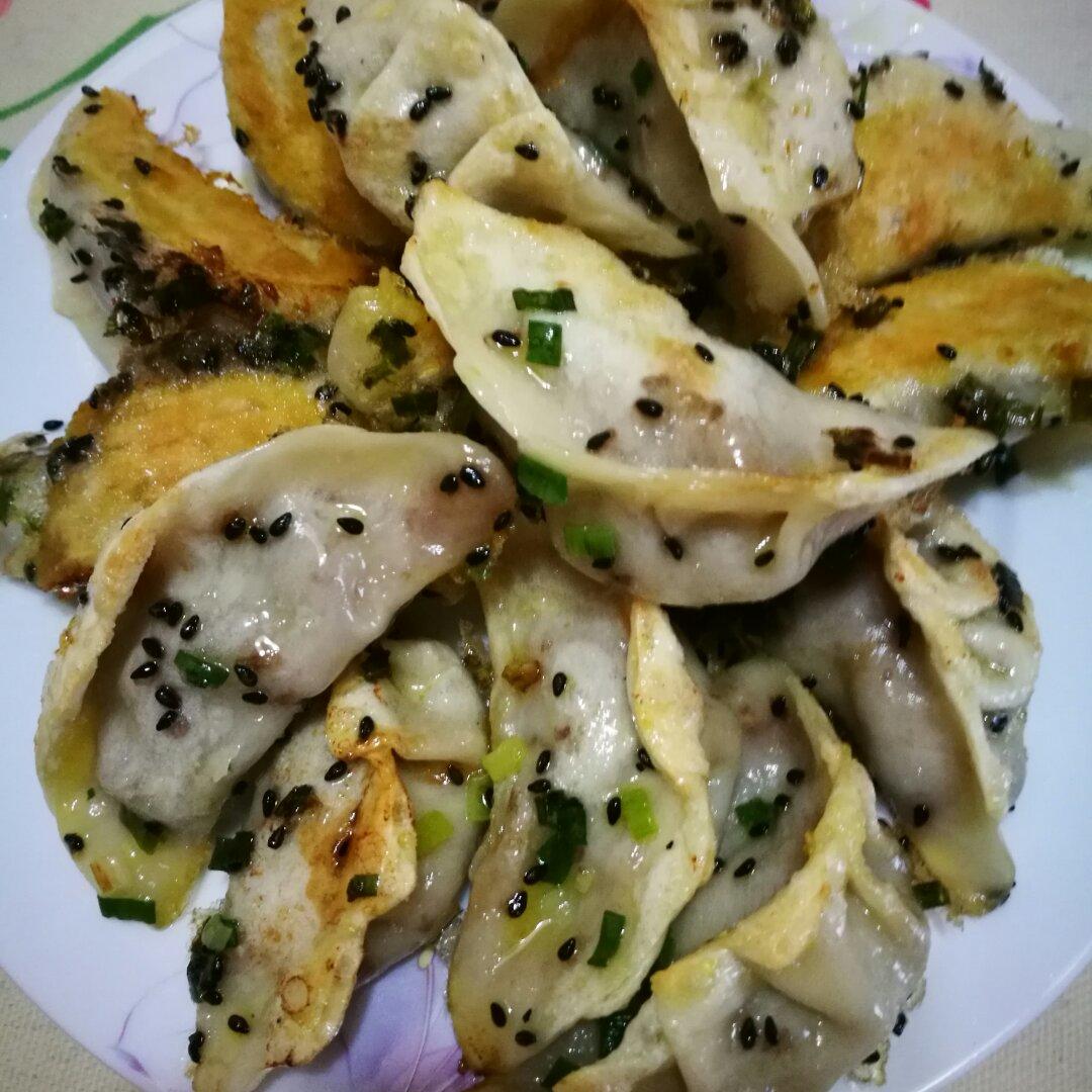 早餐来一锅香脆的生煎饺子